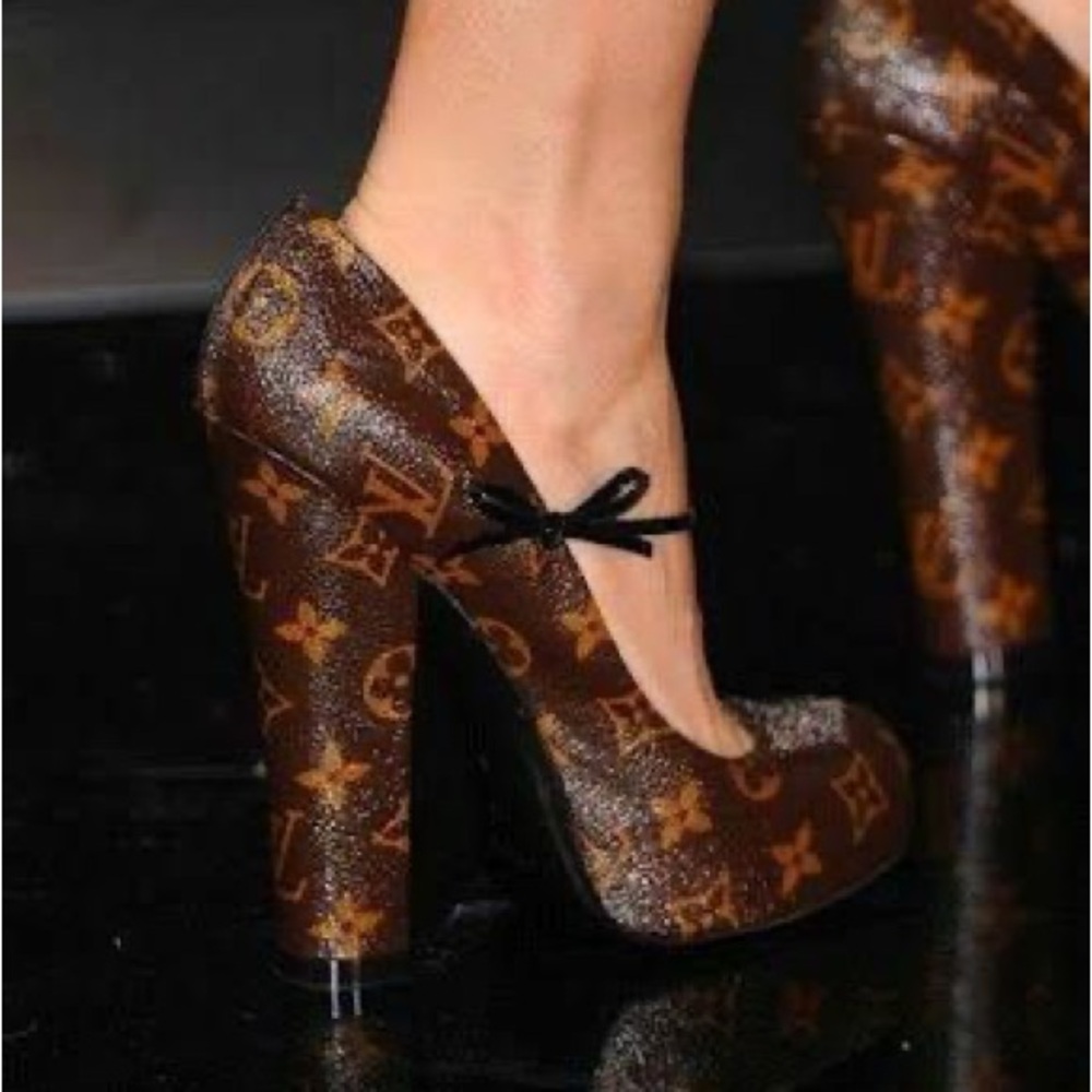 Louis Vuitton FETISH RARE runway mary Jane bow heels 39.5 EUC - Picture 2 of 9